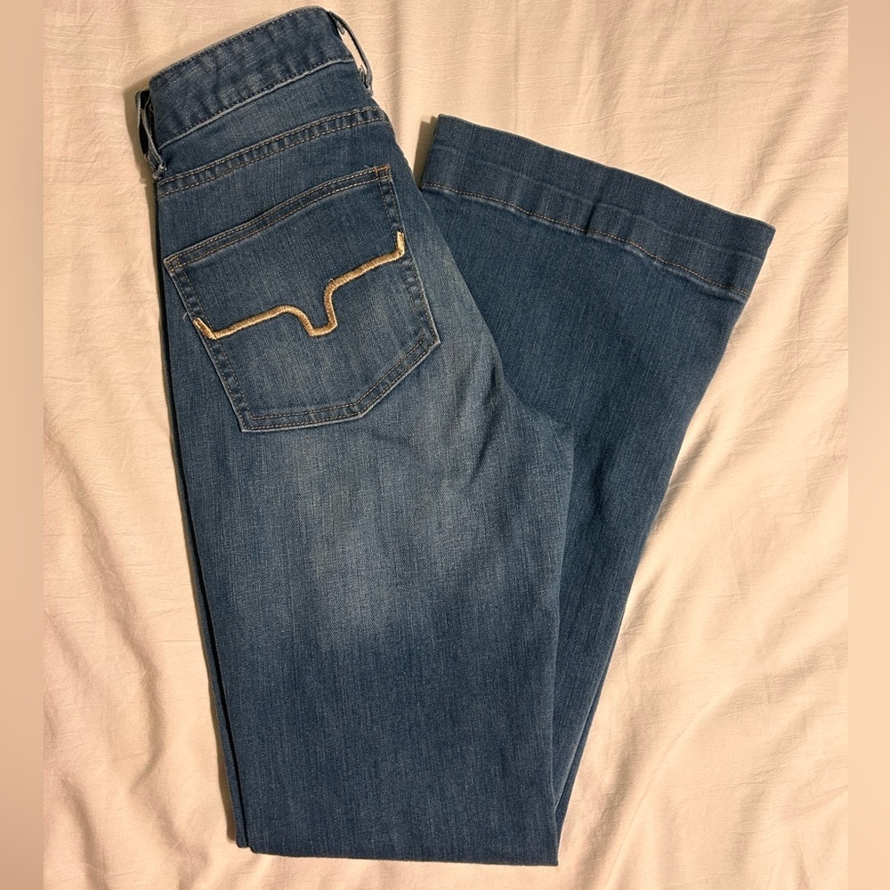 EUC Kimes Ranch women’s Lola Soho Medium wash trouser cut flare jeans